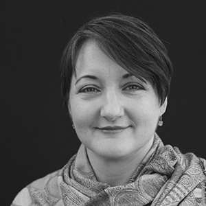 Hilary_White_300_300_55gray_s_c1