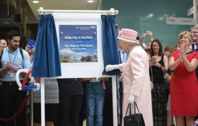 Queen opens Alder Hey